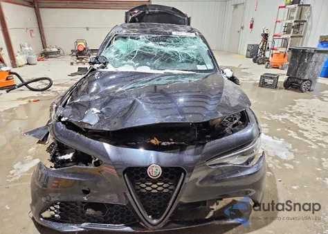 2017 Alfa Romeo Giulia Q4 z USA, uszkodzony, nr VIN ZARFAEDNXH7532441